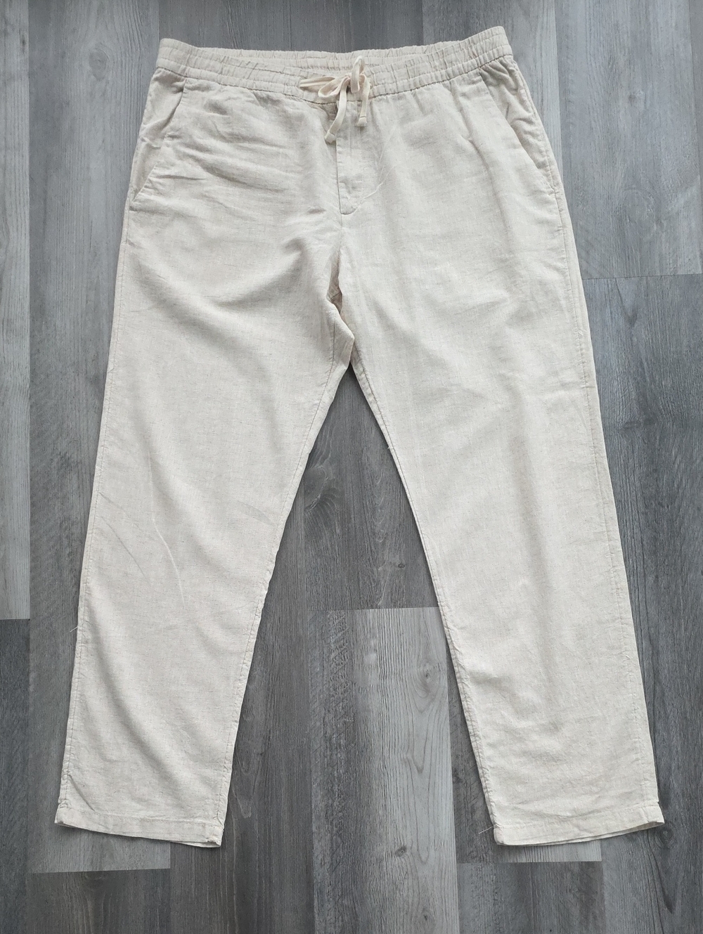 H&M Men's Drawstring Linen-Blend Chinos in Light Cream